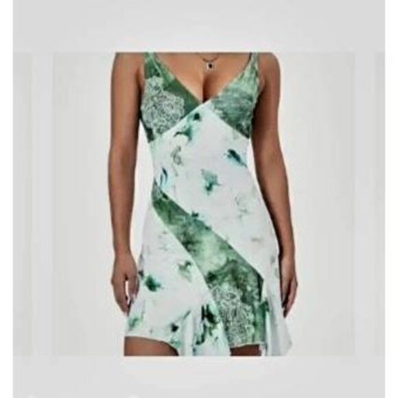 NWOT CHIC ME NIGHTGOWN - Picture 1 of 2